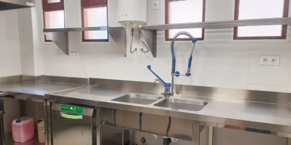 San Esteban de Litera moderniza su comedor escolar y social con nueva cocina