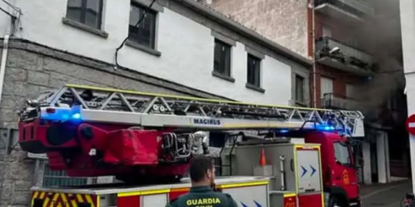 Arde una cafetería en la Calle Estanco de Colmenar Viejo tras un incendio en su cocina