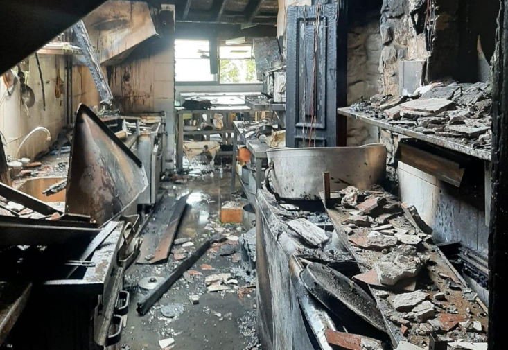 Pánico en Liencres: un incendio arrasa la cocina de un conocido restaurante