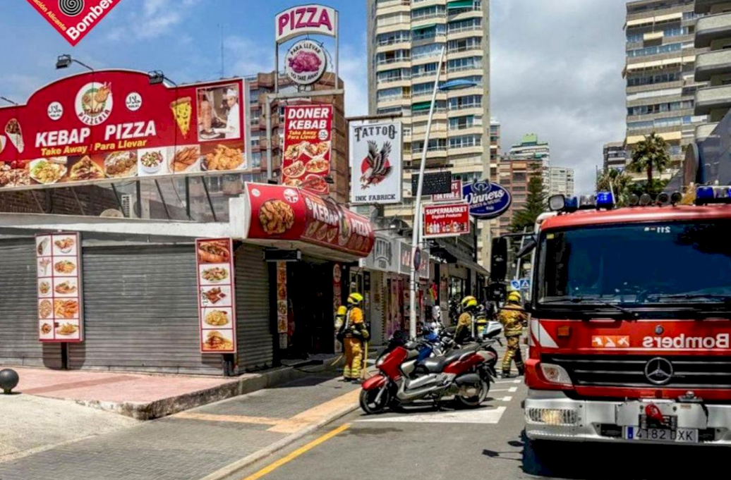 Alerta en Benidorm por incendio en local de fast food