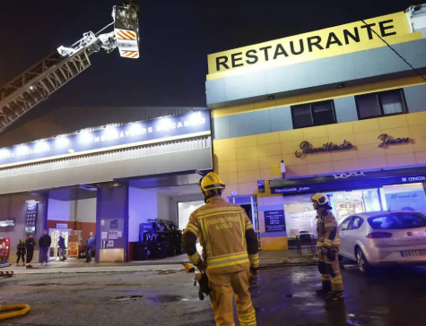 Fuego en un restaurante de O Ceao: un incendio en la parrilla moviliza a los bomberos