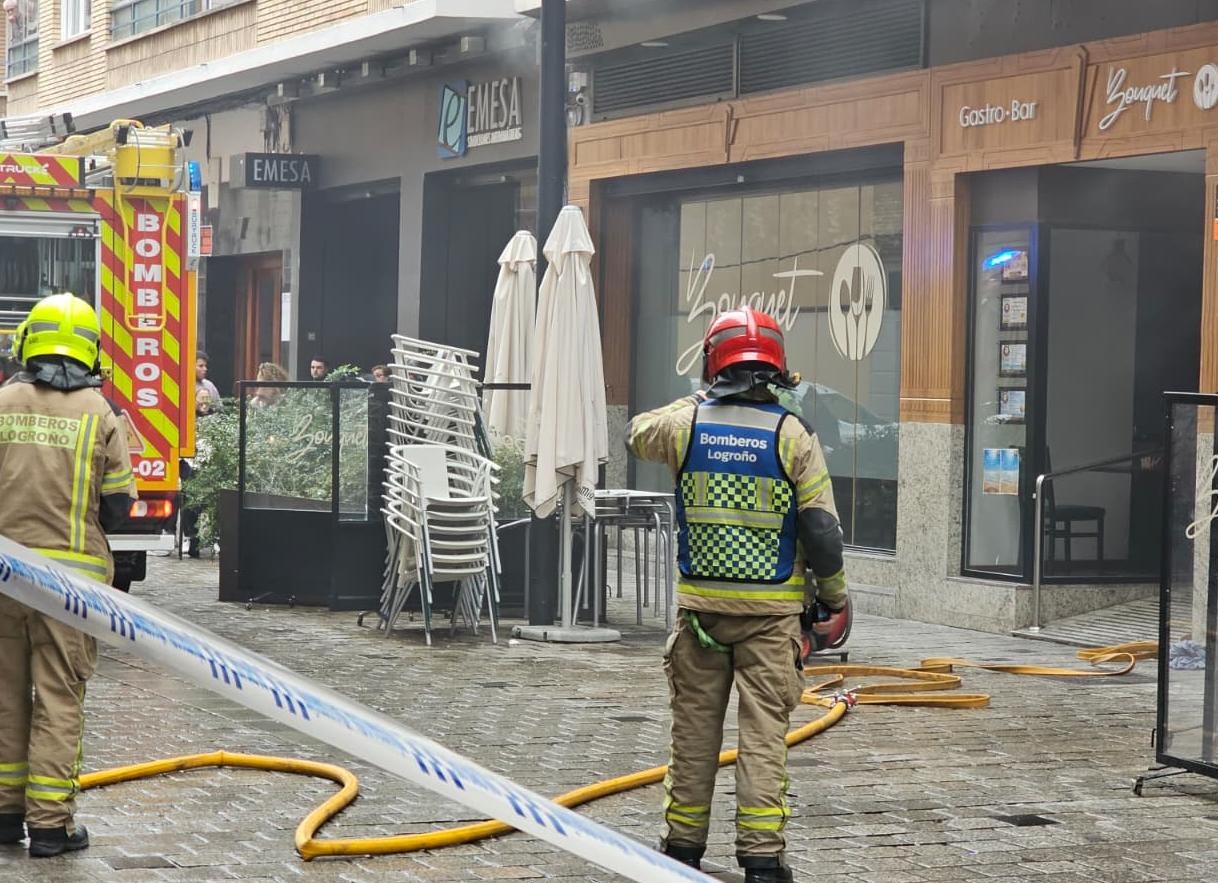 Fuego en la cocina de un bar del centro de Logroño moviliza a bomberos