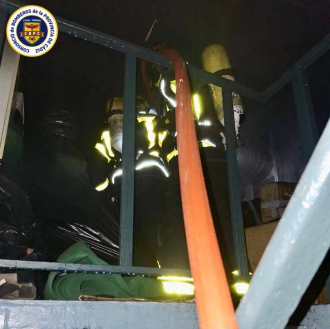 Evacúan a clientes de Romerijo tras un incendio en su cocina